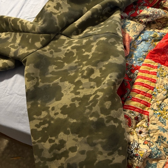 Men's Camouflage Jacket - Picture 5 of 5